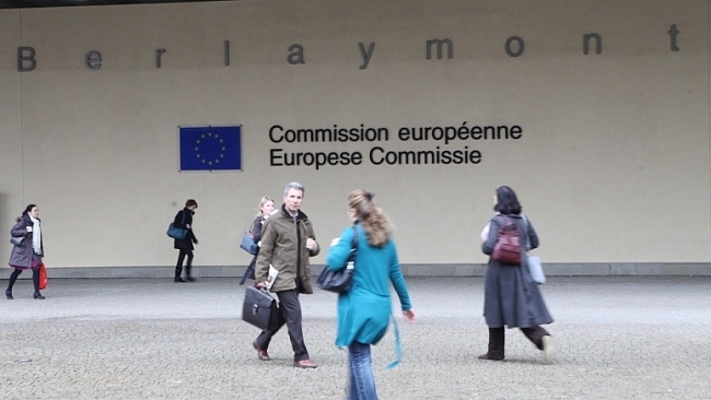 Evropská komise hrozí uzavřením trhu s veřejnými zakázkami
