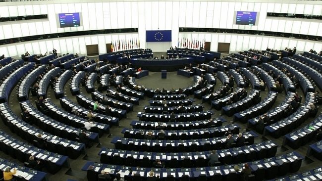 Evropský parlament šetřit neumí. Ani nechce