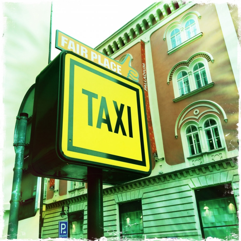 Uber a taxi: stejná pravidla musí platit pro všechny