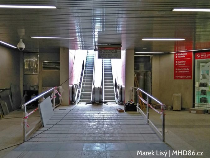 Nové eskalátory na Veleslavíně pravděpodobně zhorší výstup z metra