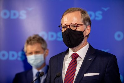 Informace o přednostním očkování úředníků je závažná, chceme znát od ministra a premiéra pravdu