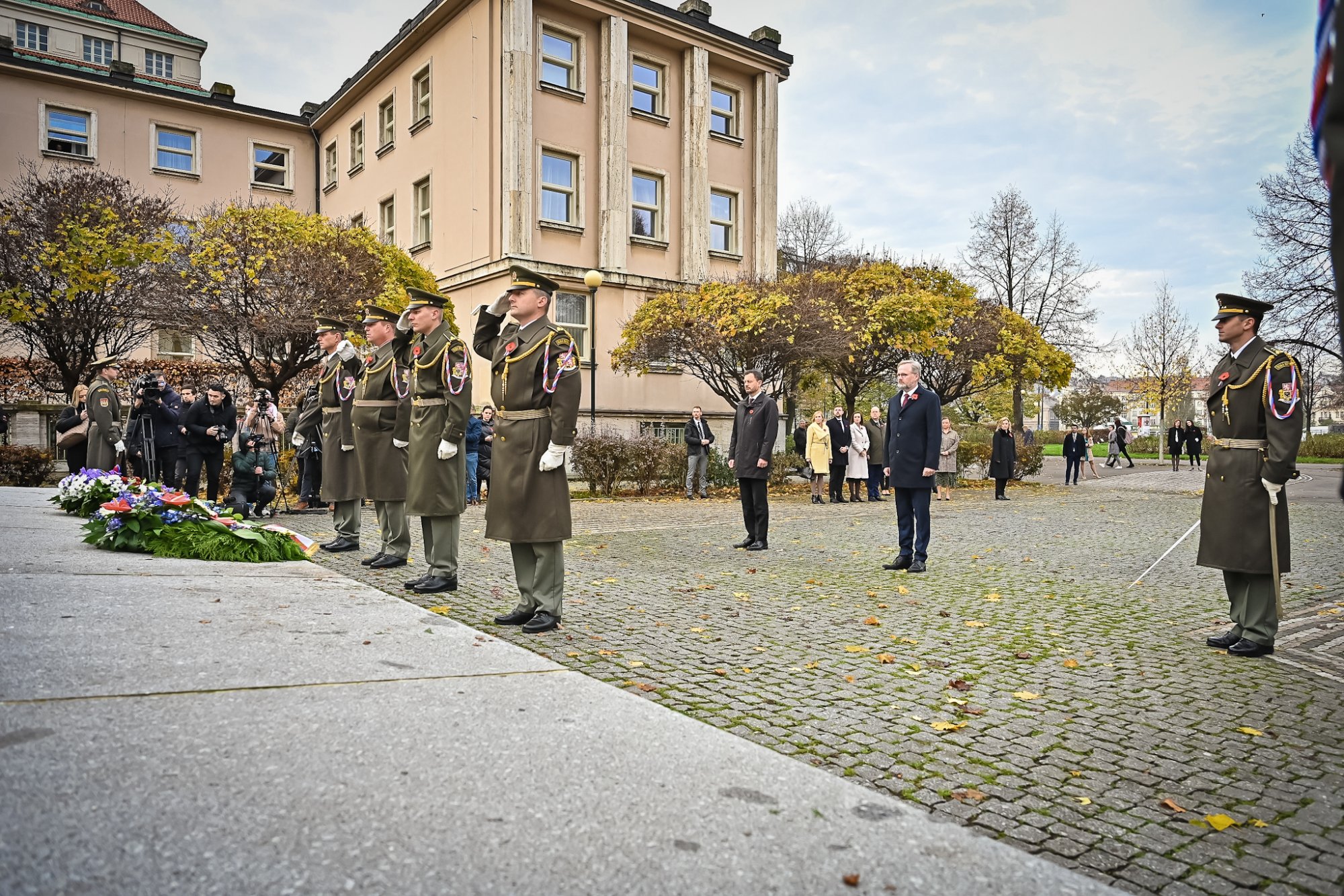 Premiér Petr Fiala uctil památku válečných veteránů, Úřad vlády se zapojil do sbírky na jejich podporu