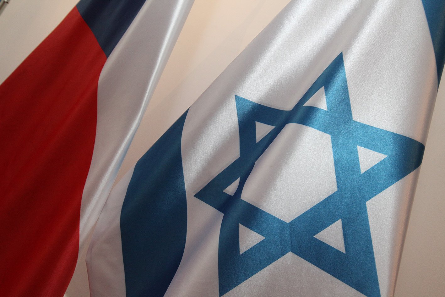 Sněmovna vyzvala vládu k přesunutí ambasády v Izraeli. Odsoudila také agresi hnutí Hamás