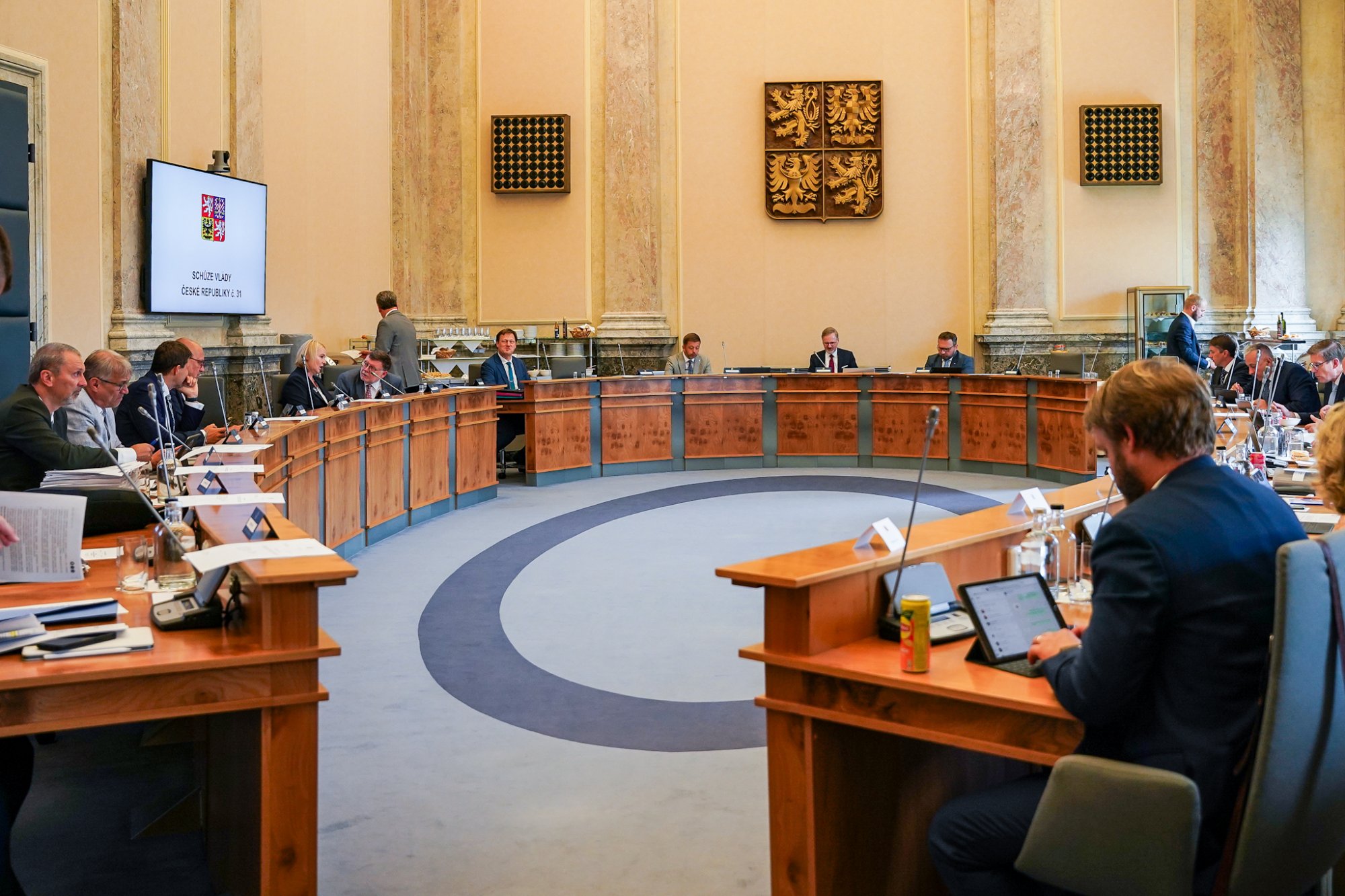 Vláda schválila Jozefa Síkelu českým kandidátem na eurokomisaře a navrhla zpružnit zákoník práce