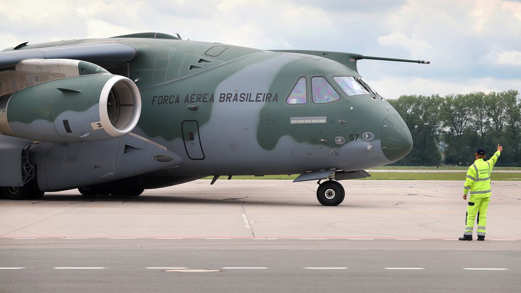 Vojenské letectvo posílí dva transportní letouny Embraer C-390