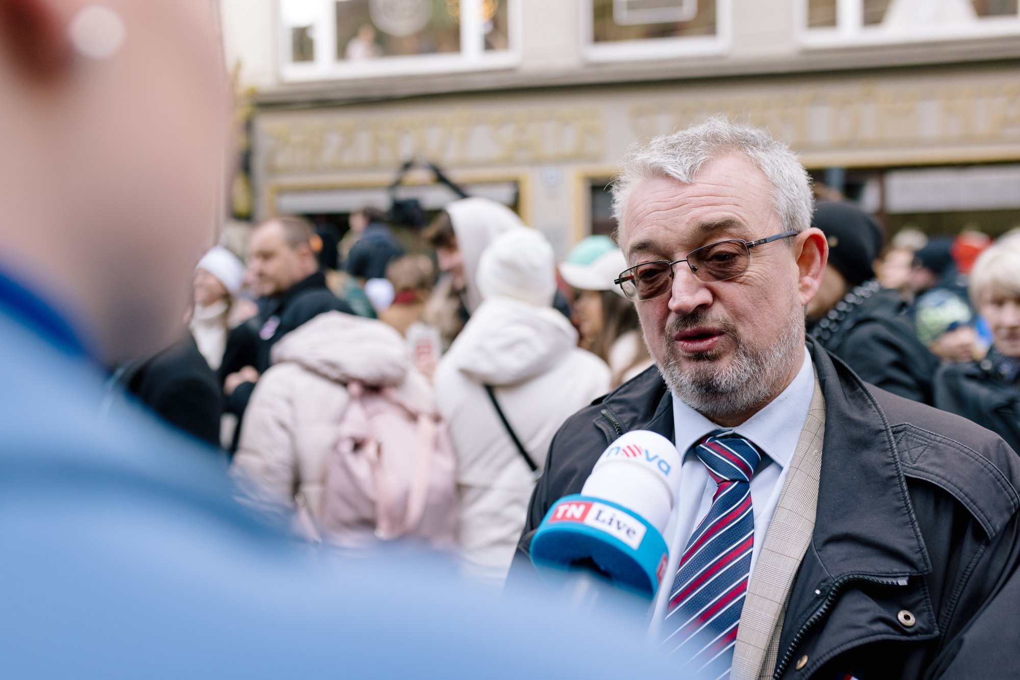 Marek Benda: Tehdy to byl chladný listopad, a přestože jsem byl ještě 19. listopadu zadržen STB a netušil na jak dlouho, díky pádu režimu na něj vzpomínám rád