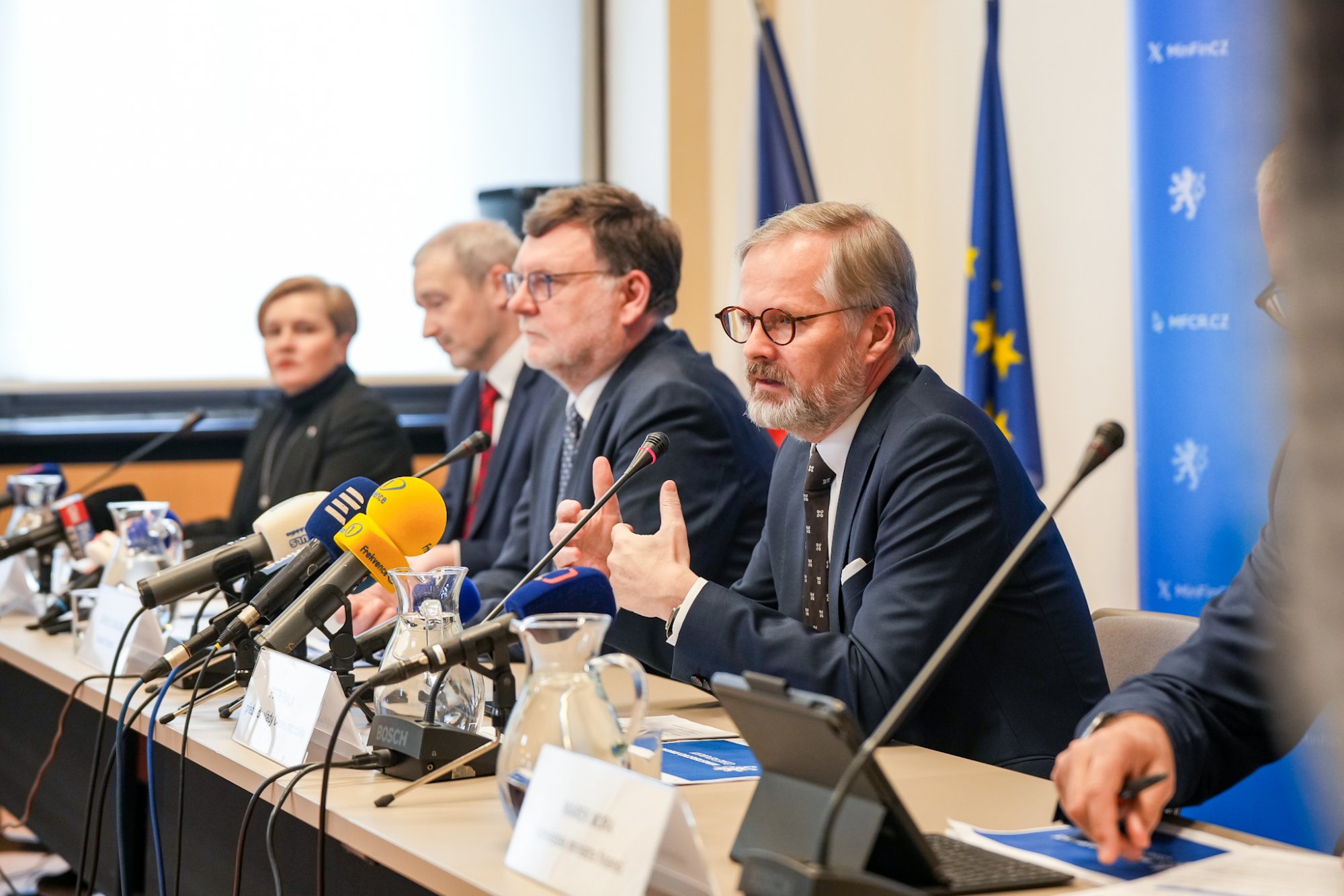 Premiér Fiala: Vládě se daří ozdravovat veřejné finance. Schodek rozpočtu za loňský rok je nižší, než bylo v plánu