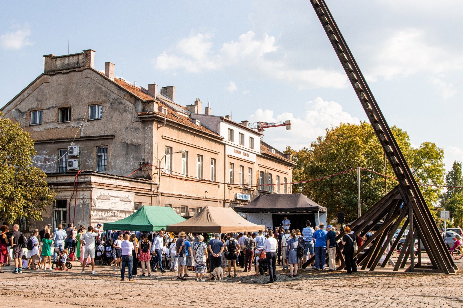 Rekonstrukcí nádraží Praha-Bubny vznikne nové sídlo Centra paměti a dialogu Bubny