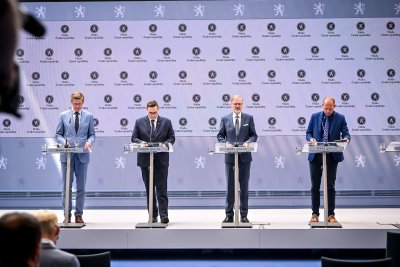 Vláda přidala na vnitrostátní sankční seznam další jméno a schválila navýšení služebních příjmů celníků a příslušníků Vězeňské služby a GIBS