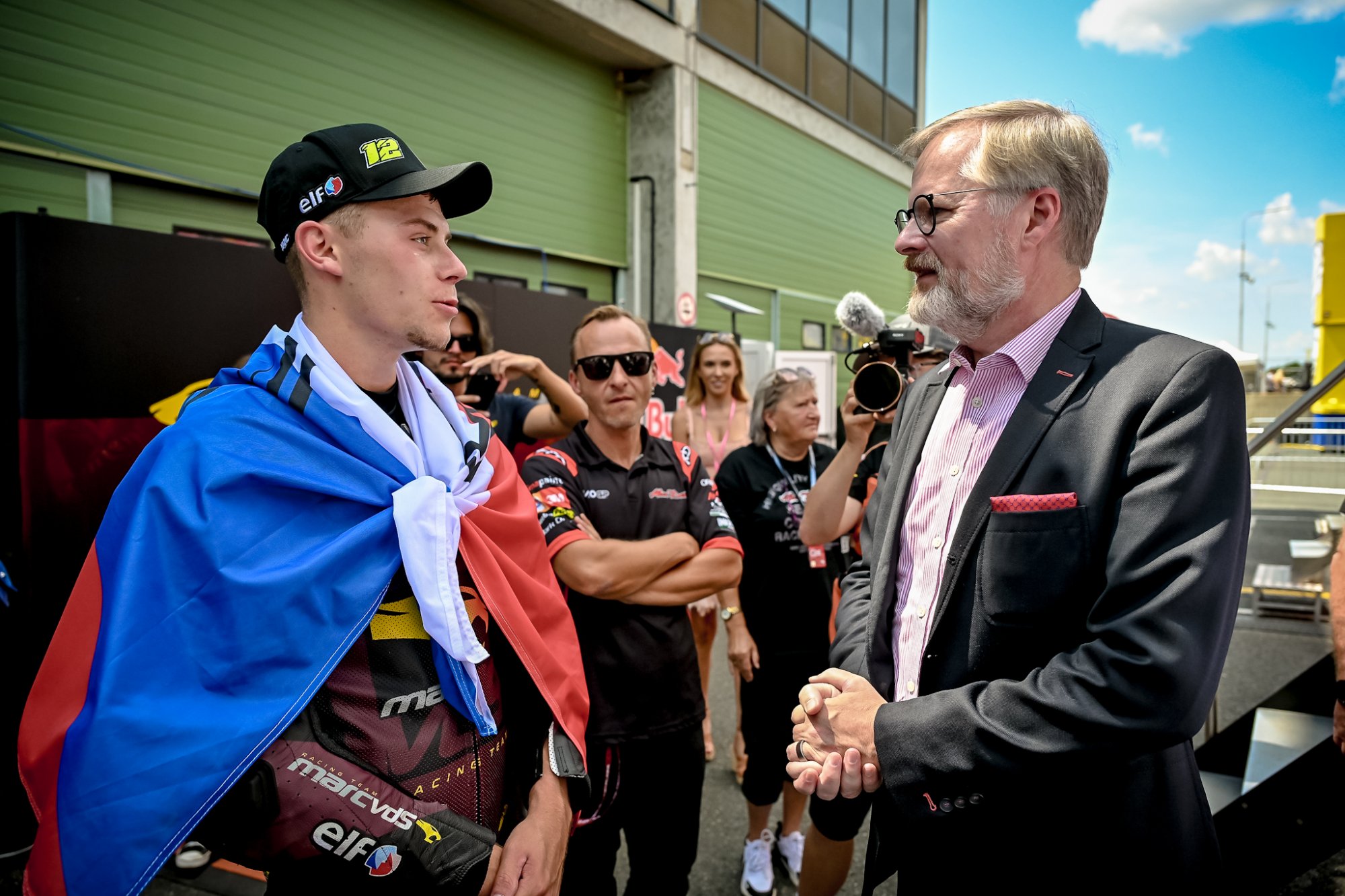 Premiér Petr Fiala navštívil MotoGP. Ocenil, že se Velká cena vrátila do Brna