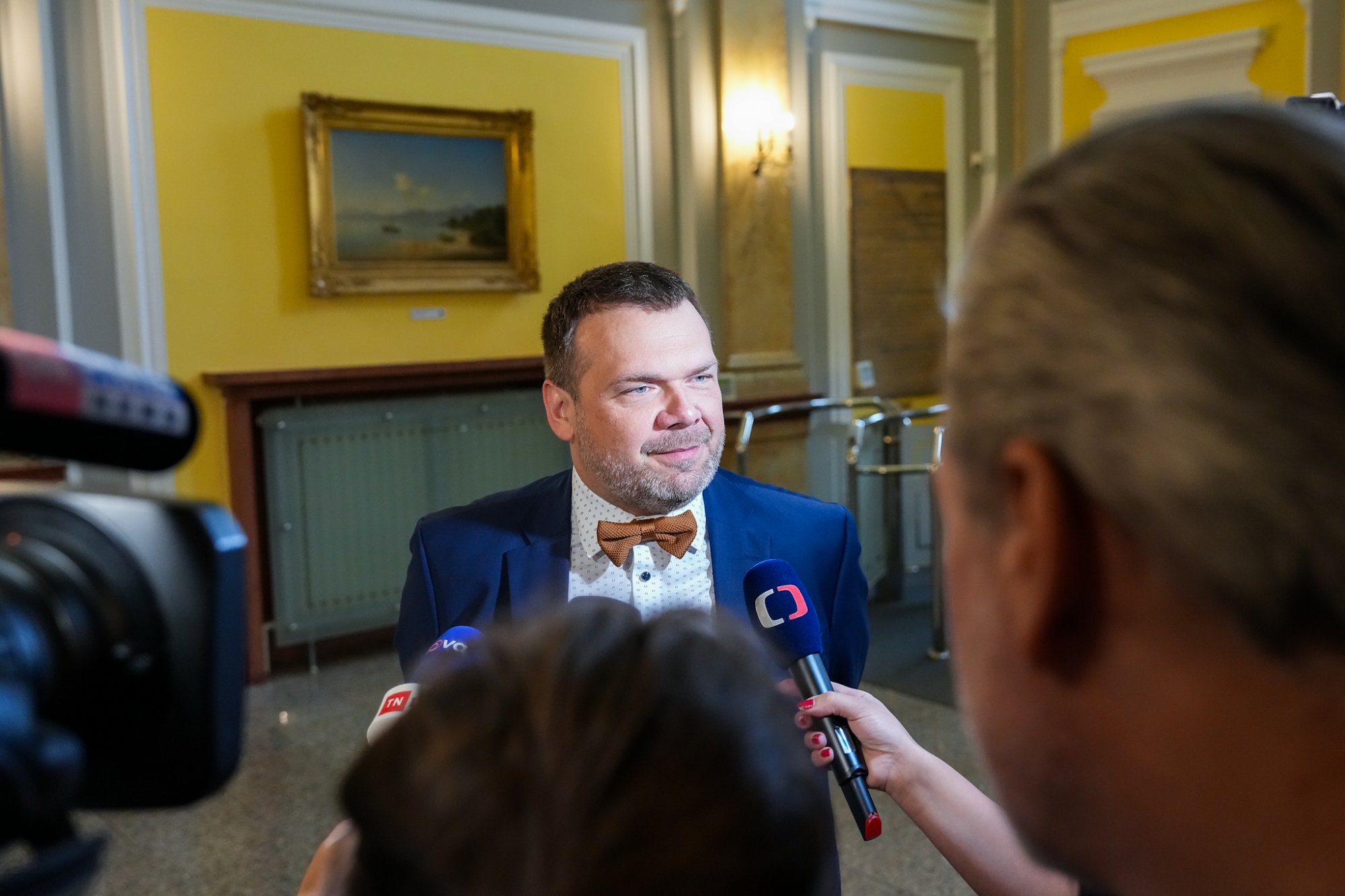Vláda připravila dalších 30 opatření odstraňujících zbytečnou byrokracii a souhlasila darovat ukrajinským školám nepotřebné počítače