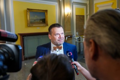 Vláda připravila dalších 30 opatření odstraňujících zbytečnou byrokracii a souhlasila darovat ukrajinským školám nepotřebné počítače