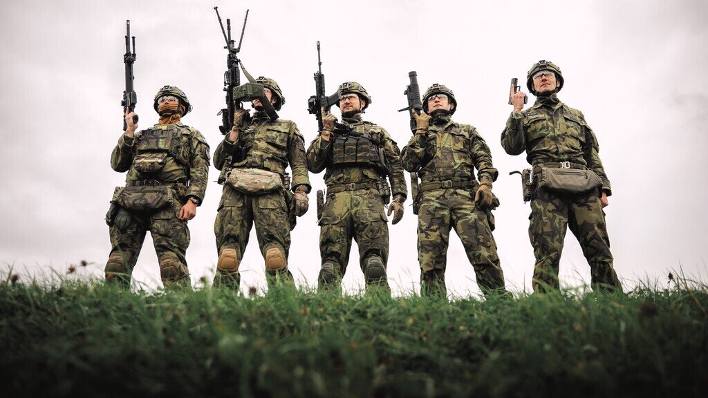 Ministerstvo obrany dnes uzavřelo smlouvu na dodávky ručních zbraní s Českou zbrojovkou a.s.