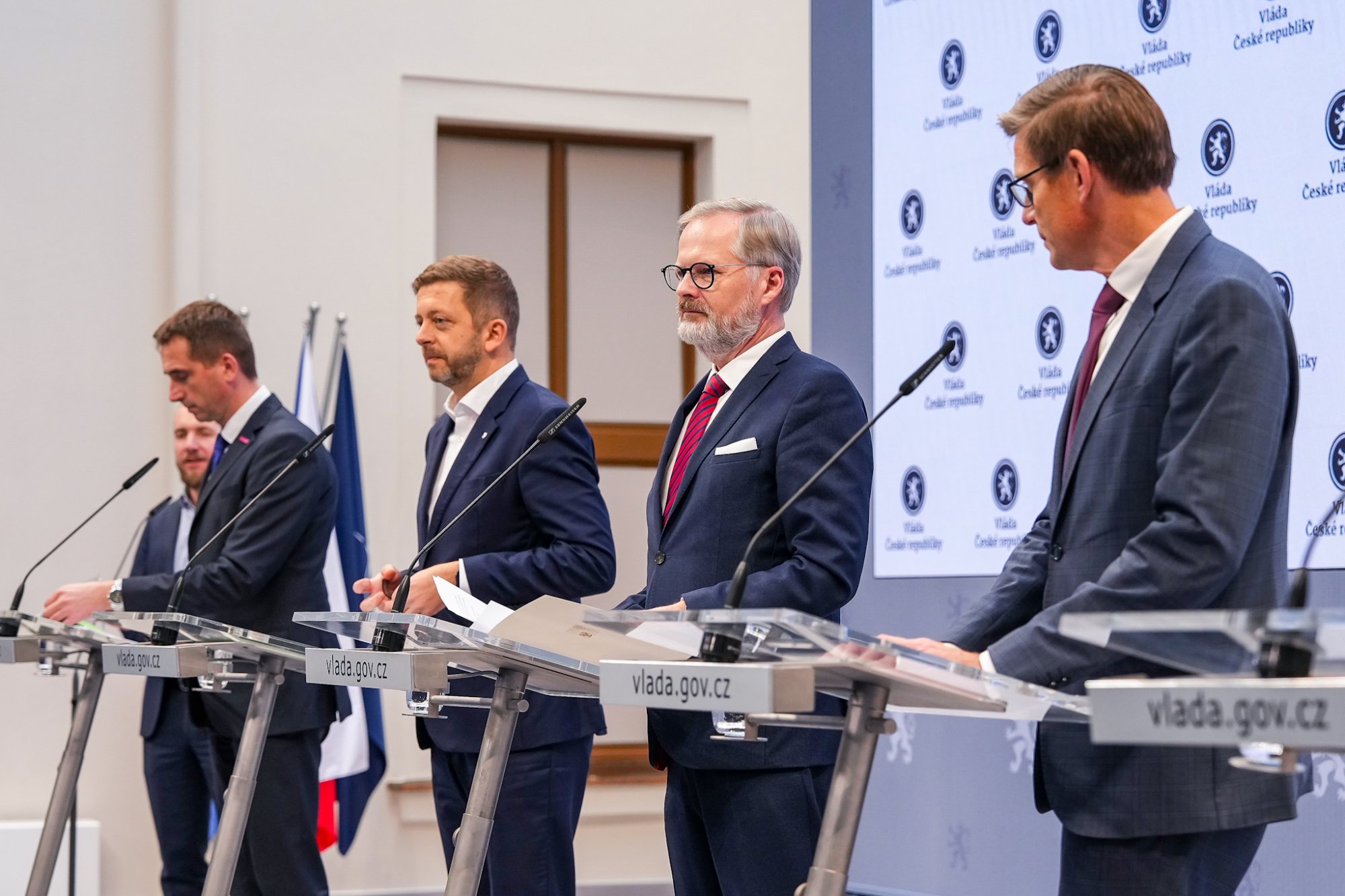 Vláda v demisi rozhodla předložit Poslanecké sněmovně opětovně návrh státního rozpočtu na příští rok a schválila i návrh rozpočtu SFDI