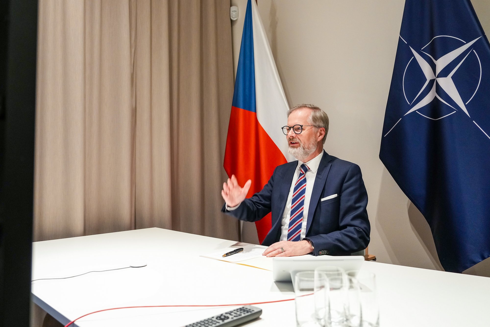 Premiér Petr Fiala: Doufám, že Česko bude i nadále aktivním členem koalice ochotných. Jinak se povedou jednání o nás bez nás