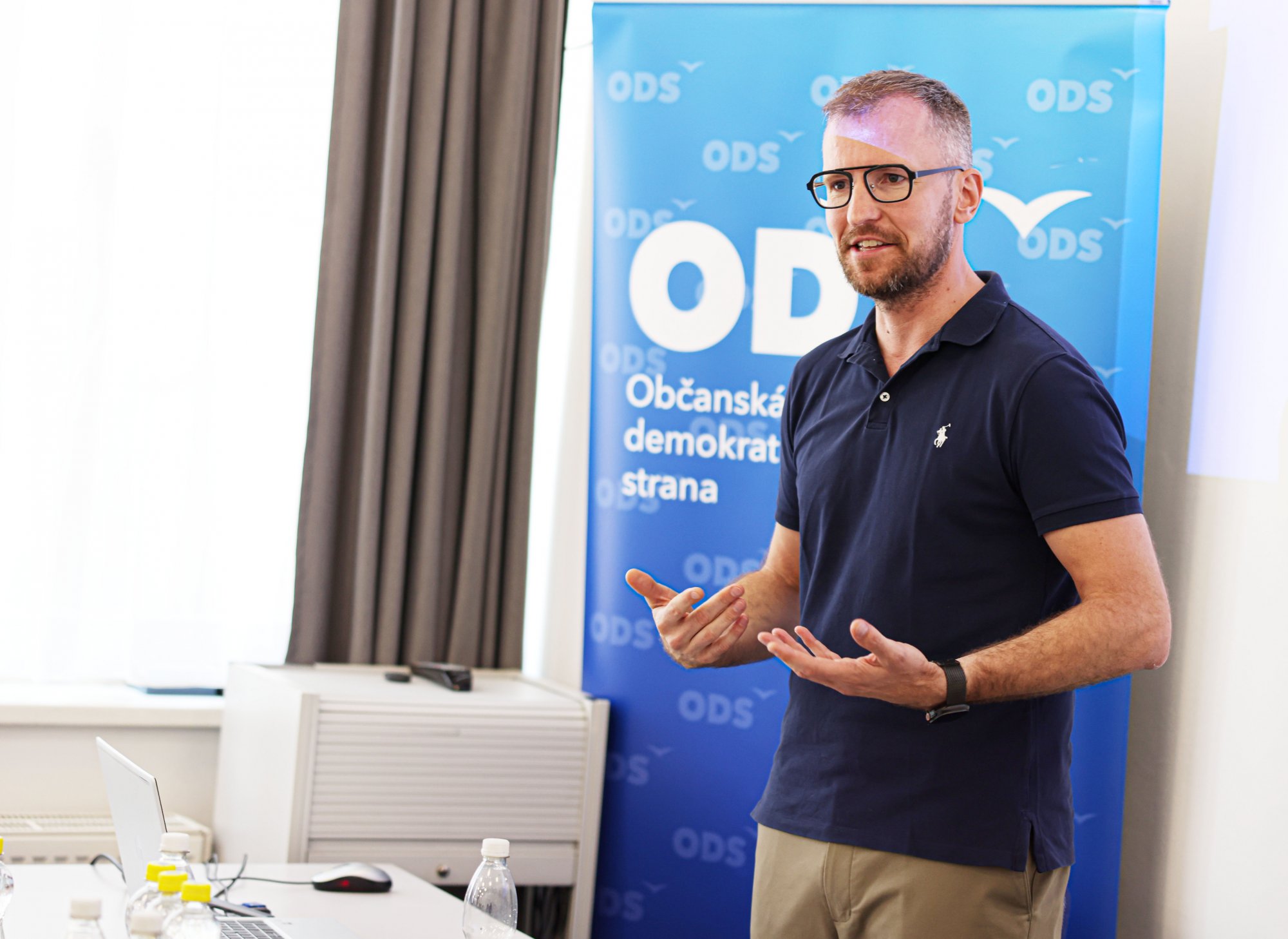 Jakub Stárek: Další podvod na voličích. Vláda slíbila vyšší slevy na jízdném, teď přiznává, že na ně nemá